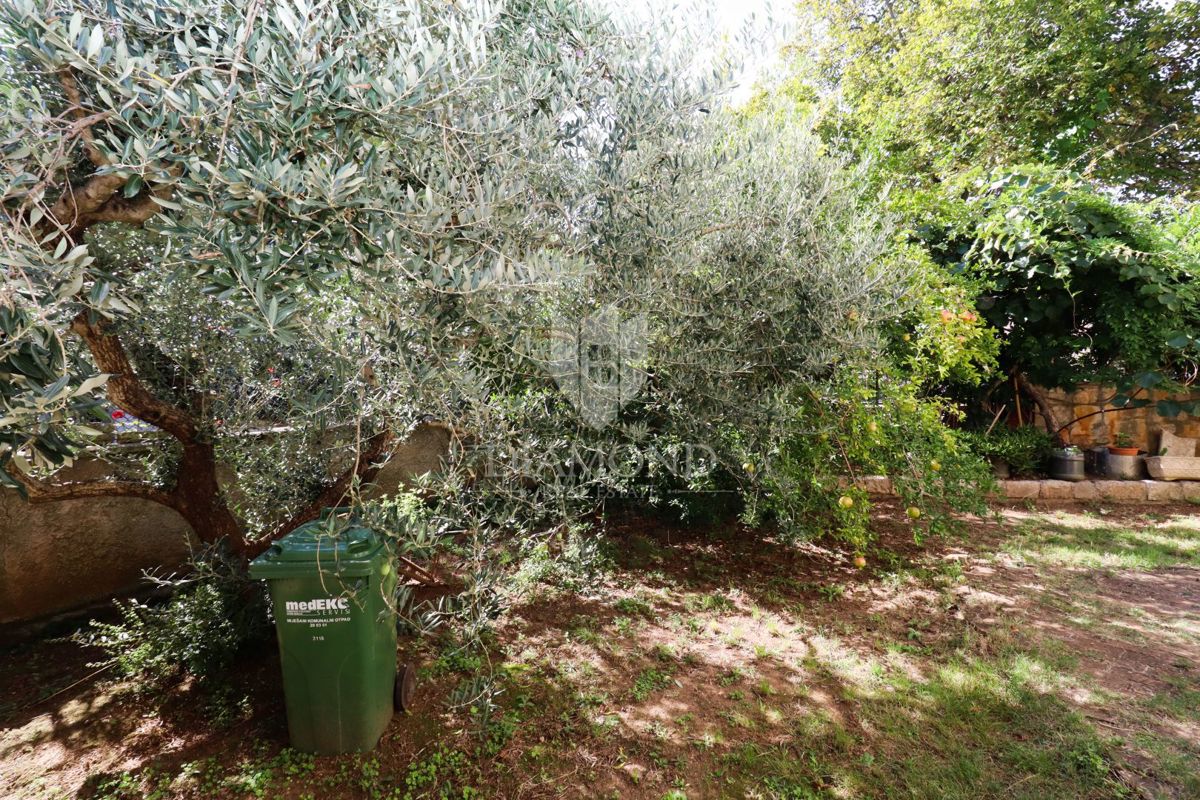 OCCASIONE! Pomer - casa indipendente a 150 m dal mare! 