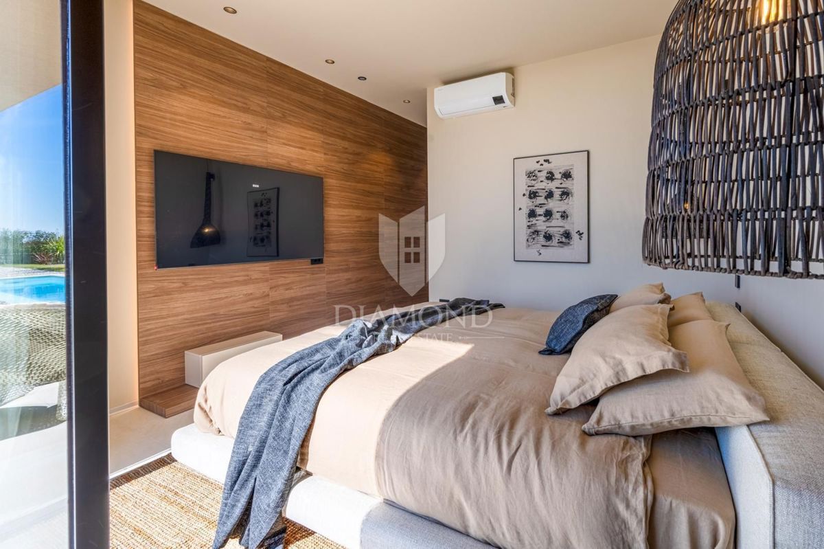 Parenzo, esclusiva villa smart home con piscina