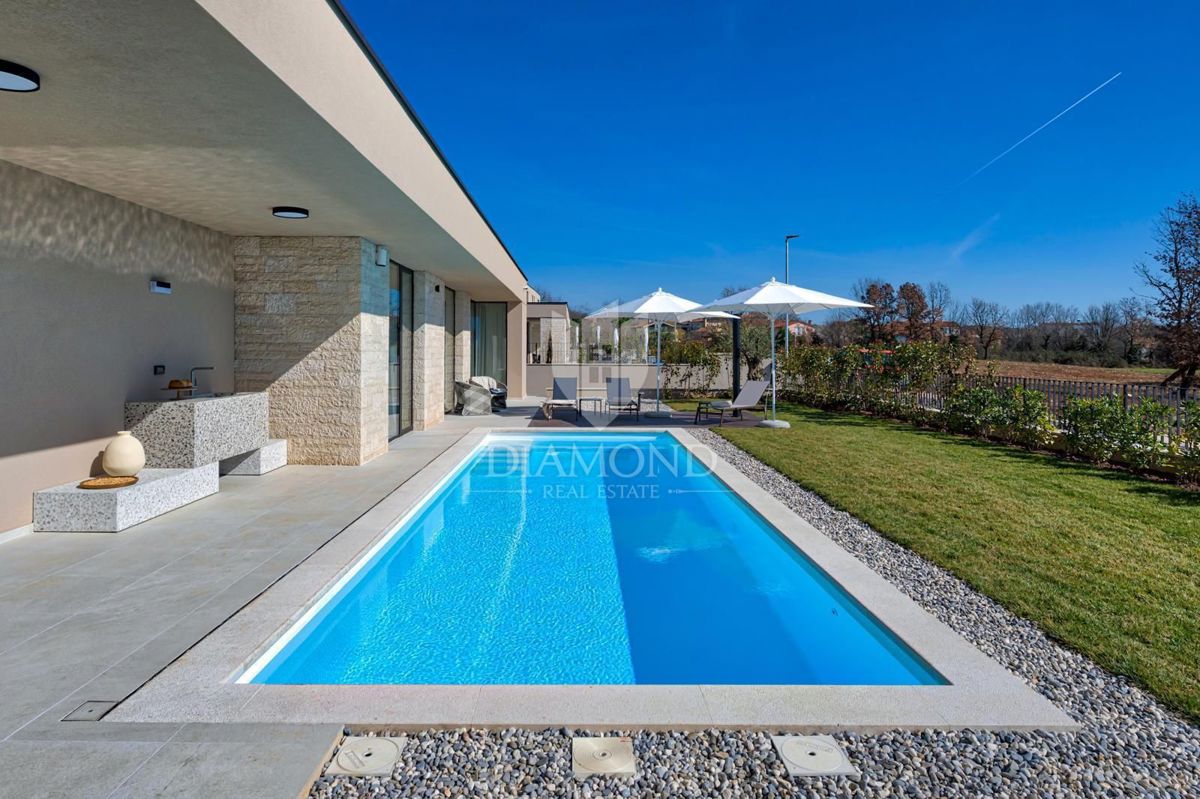 Parenzo, esclusiva villa smart home con piscina