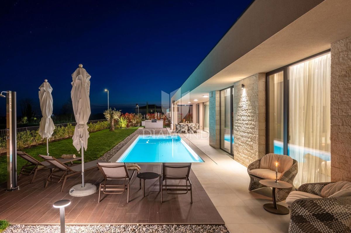 Parenzo, esclusiva villa smart home con piscina