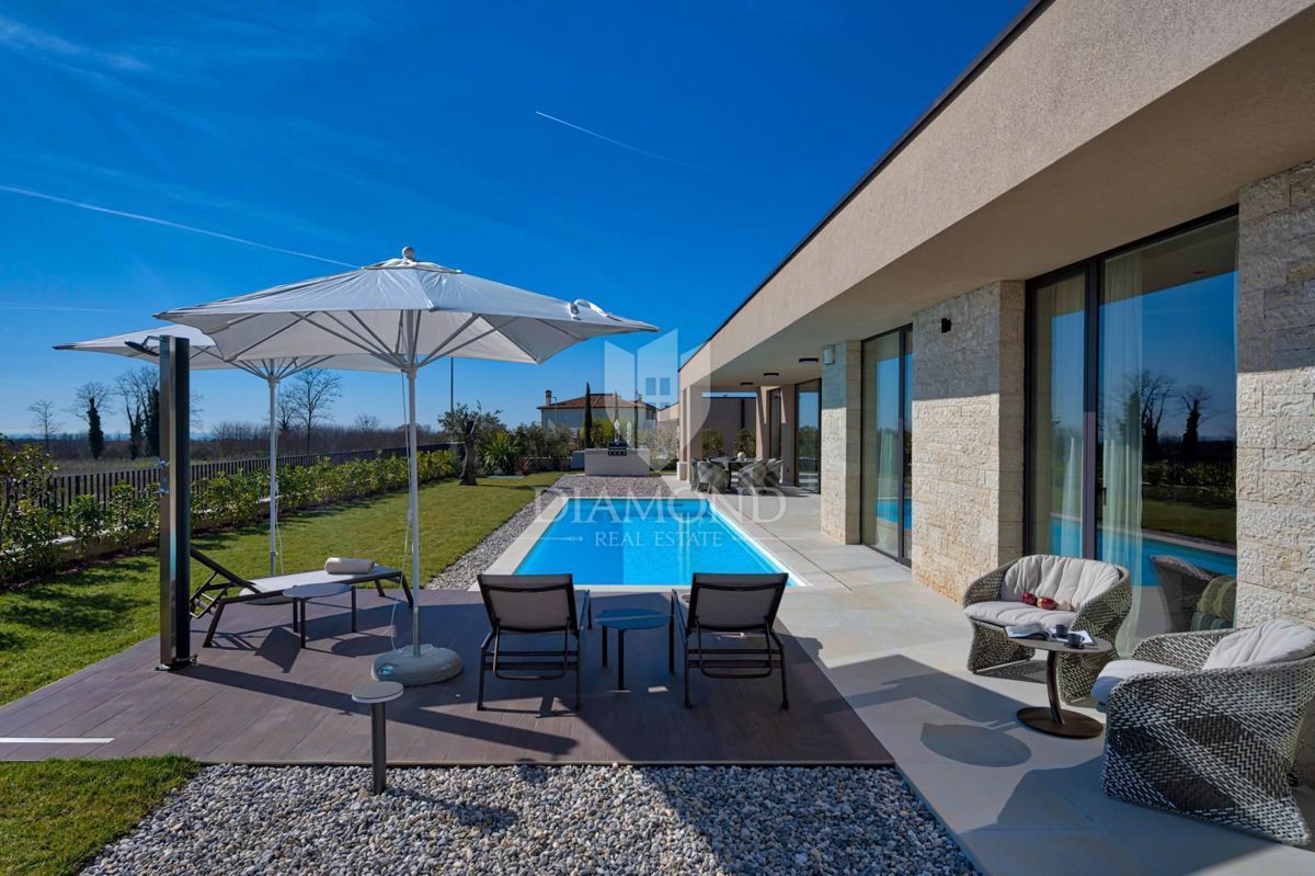 Parenzo, esclusiva villa smart home con piscina