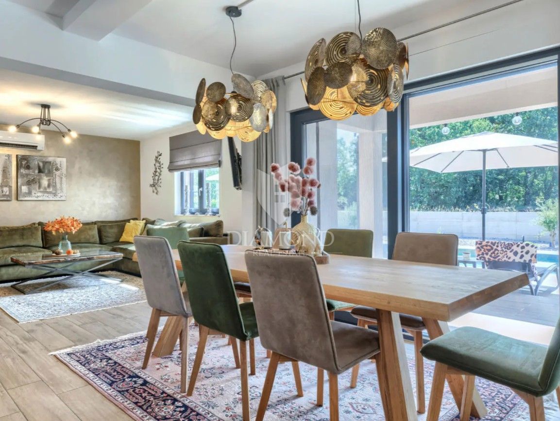 LLabin – Moderna Villa Vacanze in Zona Tranquilla