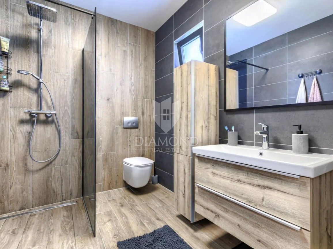 LLabin – Moderna Villa Vacanze in Zona Tranquilla