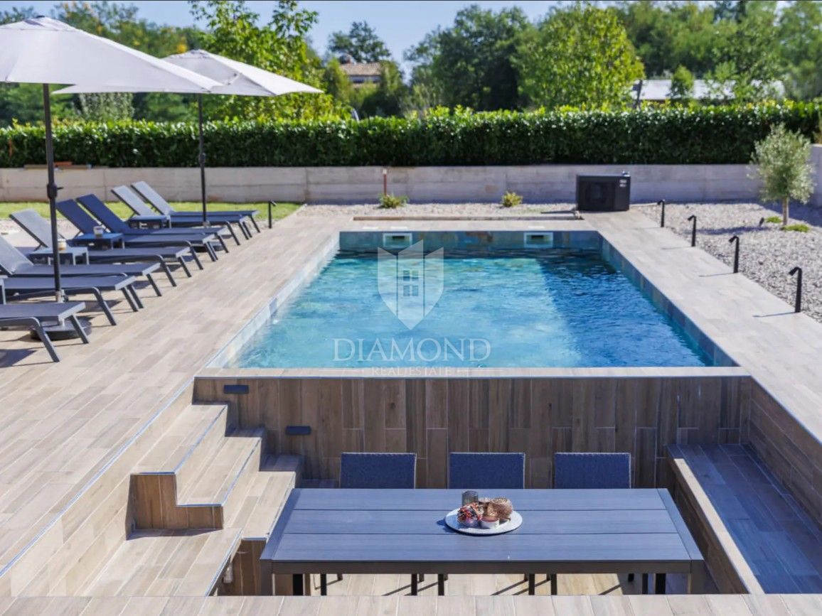 LLabin – Moderna Villa Vacanze in Zona Tranquilla