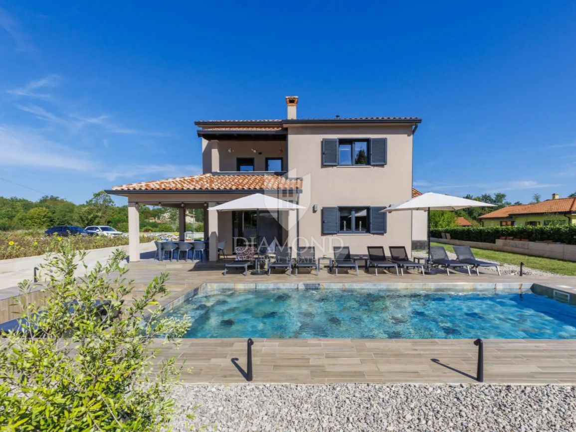 LLabin – Moderna Villa Vacanze in Zona Tranquilla