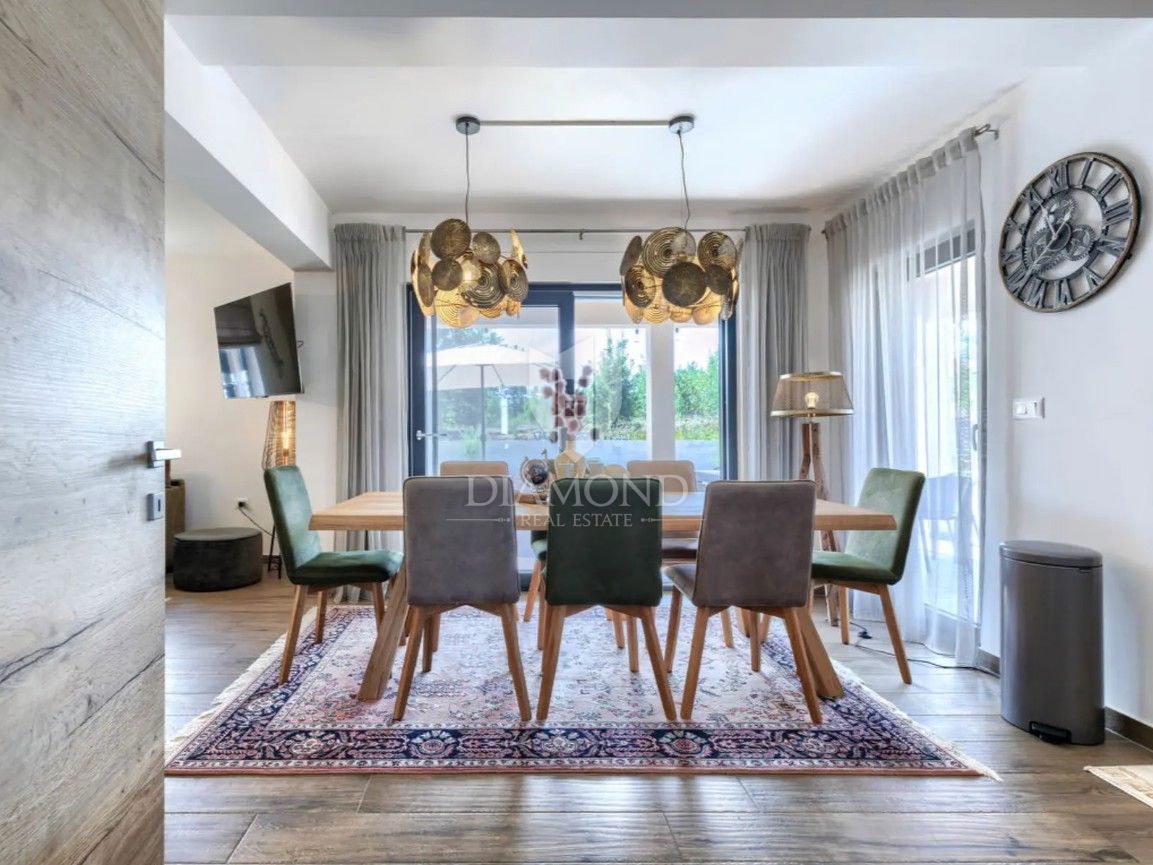 LLabin – Moderna Villa Vacanze in Zona Tranquilla