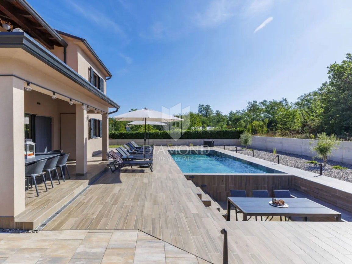 LLabin – Moderna Villa Vacanze in Zona Tranquilla