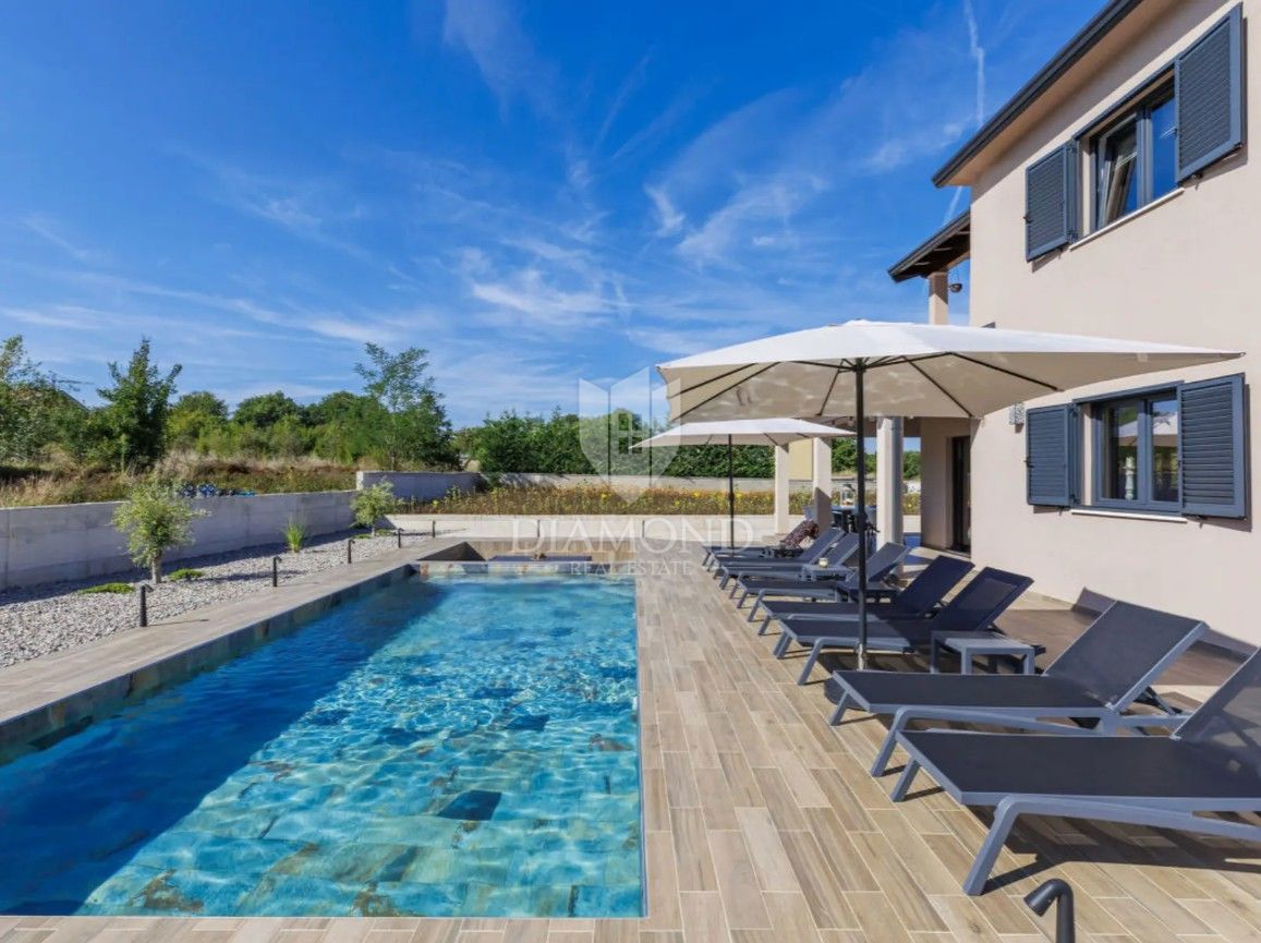 LLabin – Moderna Villa Vacanze in Zona Tranquilla