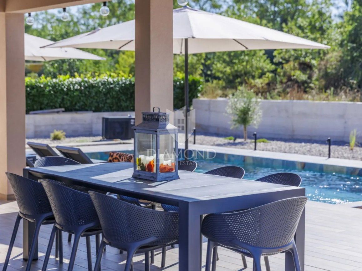 LLabin – Moderna Villa Vacanze in Zona Tranquilla