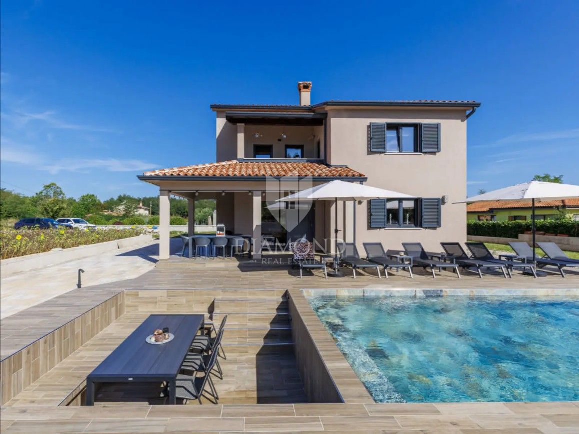 LLabin – Moderna Villa Vacanze in Zona Tranquilla