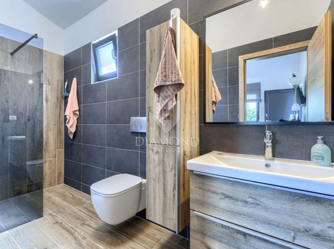 LLabin – Moderna Villa Vacanze in Zona Tranquilla