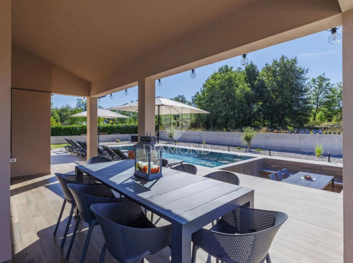 LLabin – Moderna Villa Vacanze in Zona Tranquilla