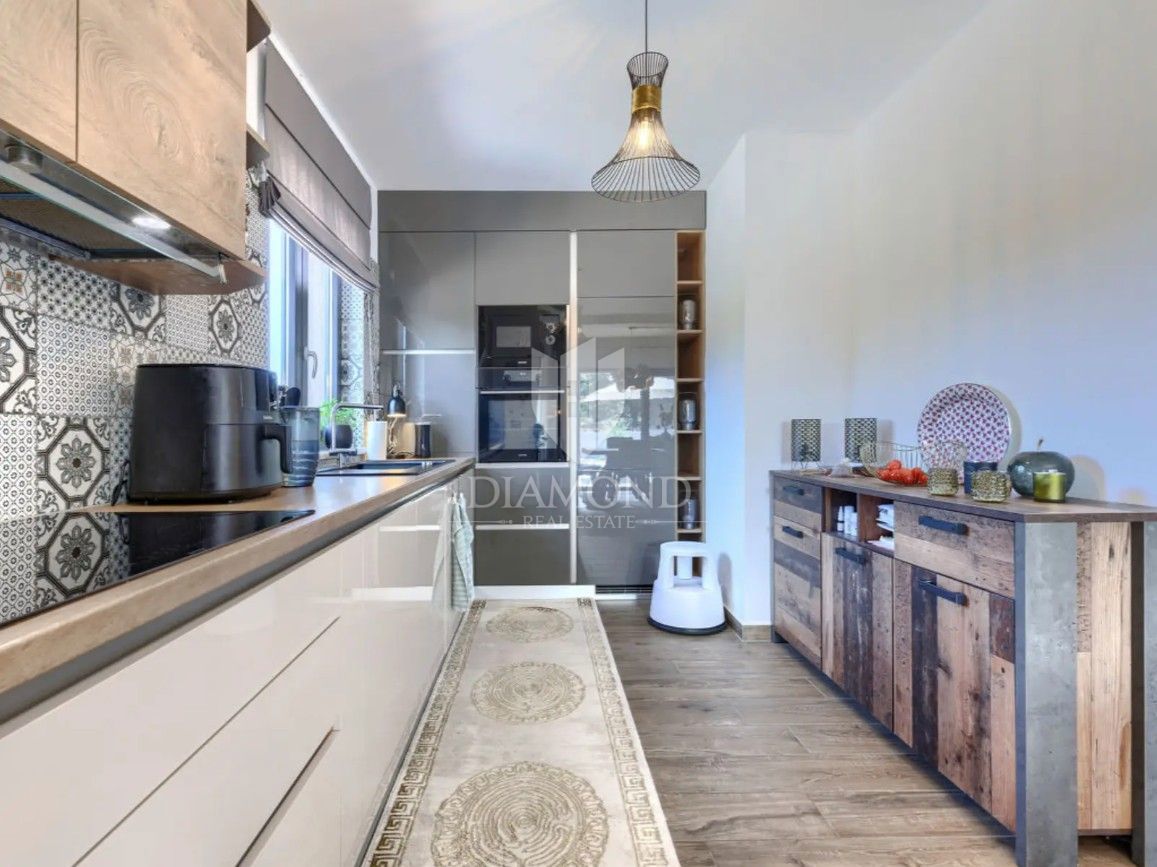 LLabin – Moderna Villa Vacanze in Zona Tranquilla