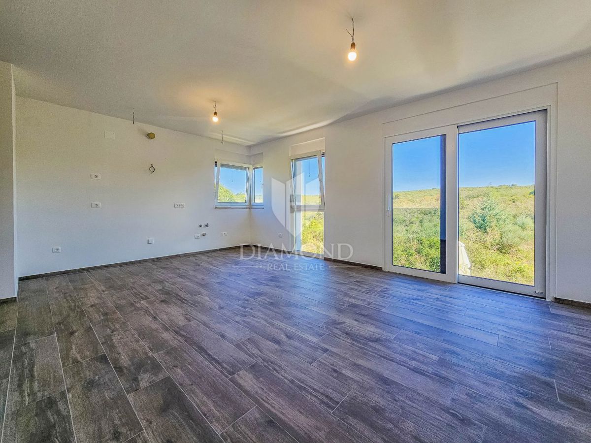 Umago, appartamento con terrazza sul tetto a 250 m dal mare!