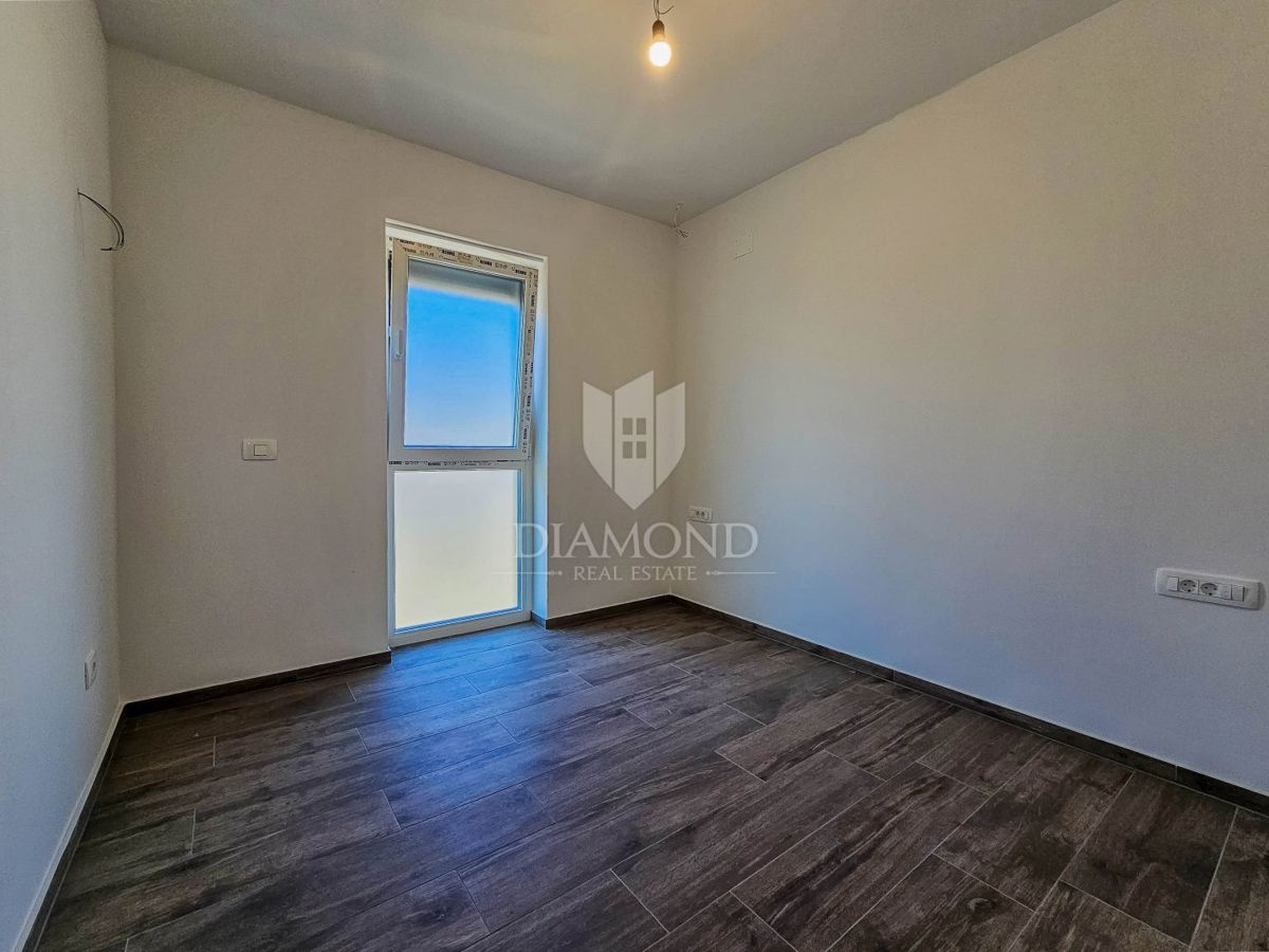 Umago, appartamento con terrazza sul tetto a 250 m dal mare!