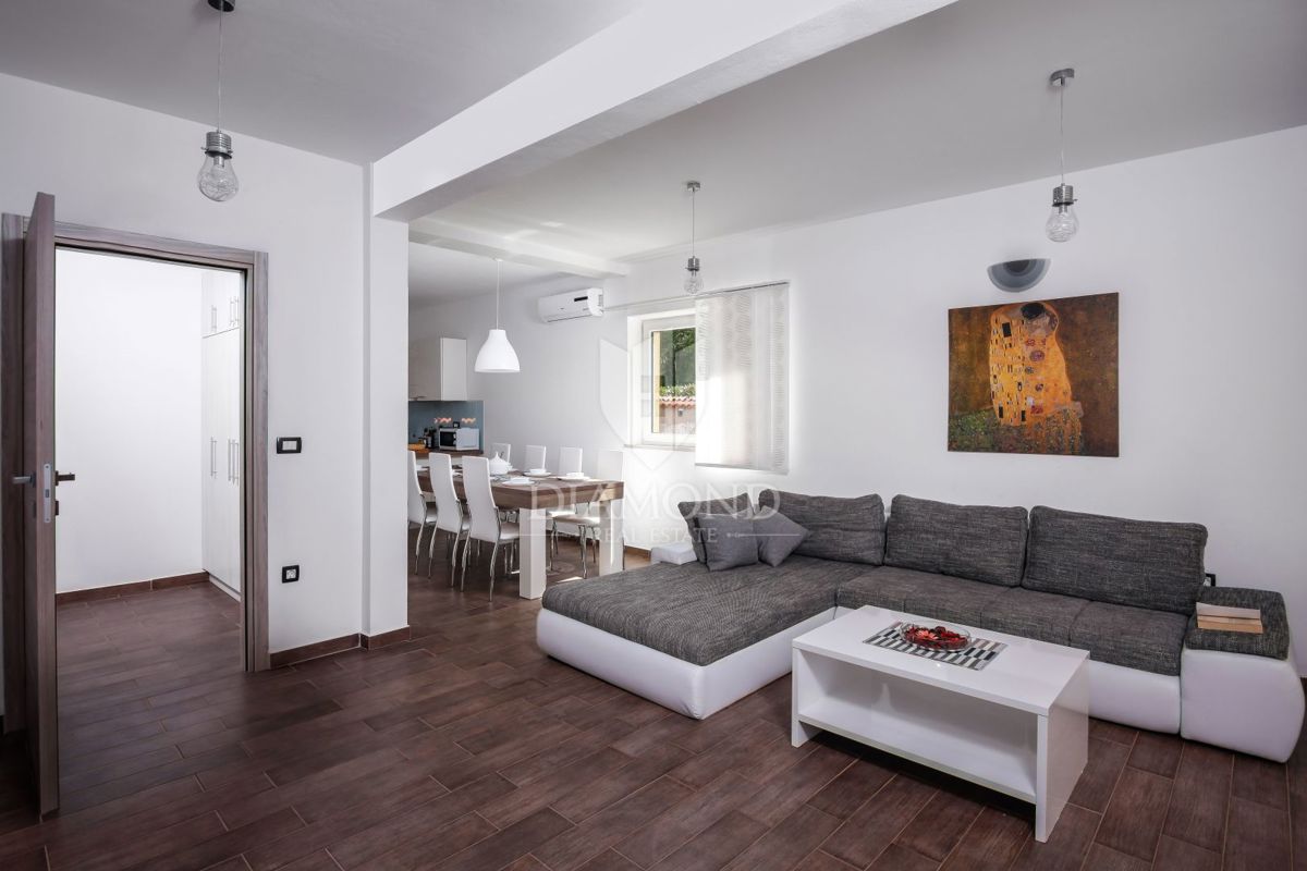 Casa con piscina, zona di Labin