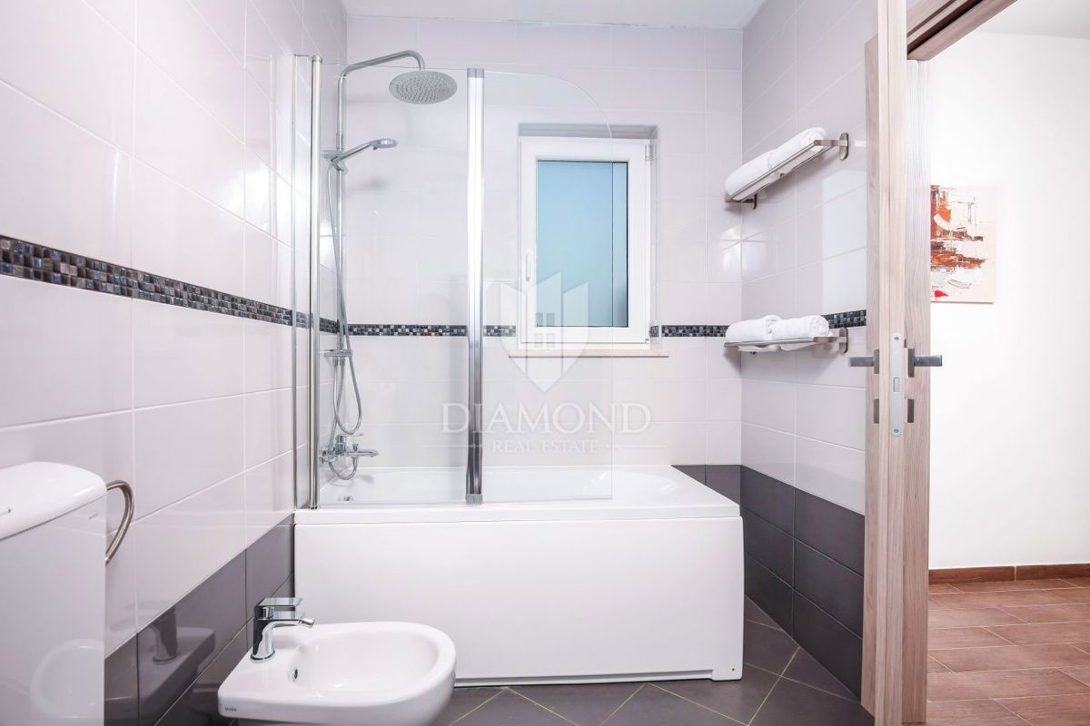 Casa con piscina, zona di Labin