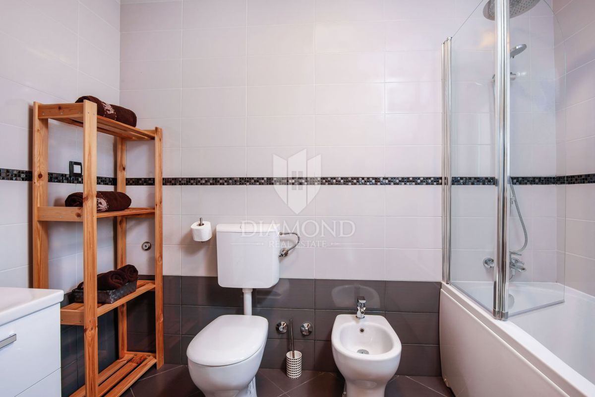 Casa con piscina, zona di Labin