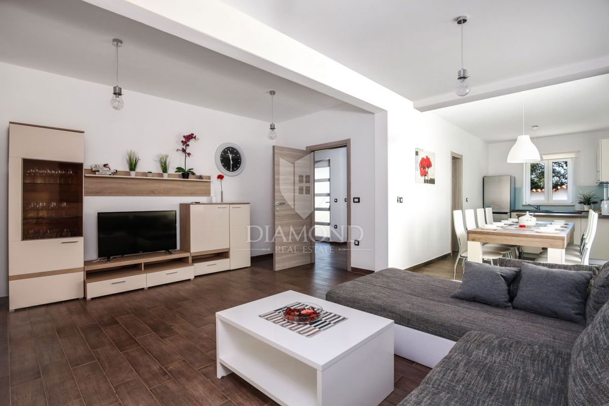 Casa con piscina, zona di Labin