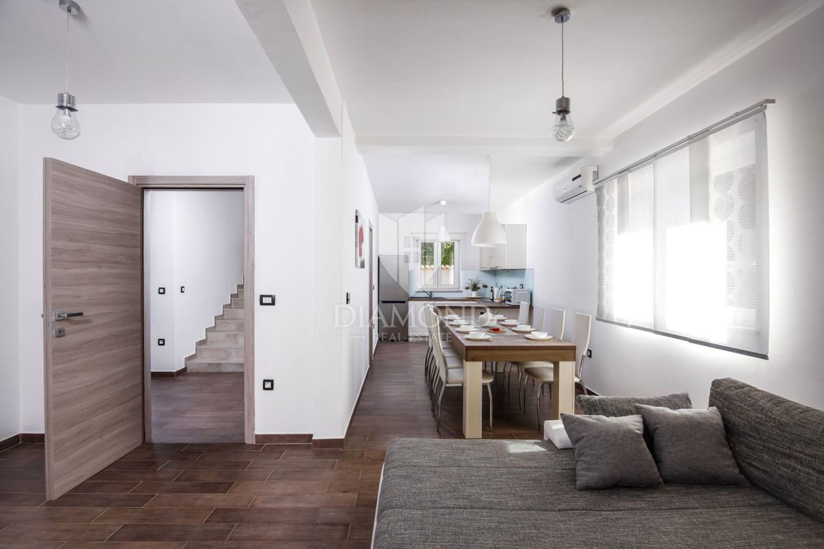 Casa con piscina, zona di Labin