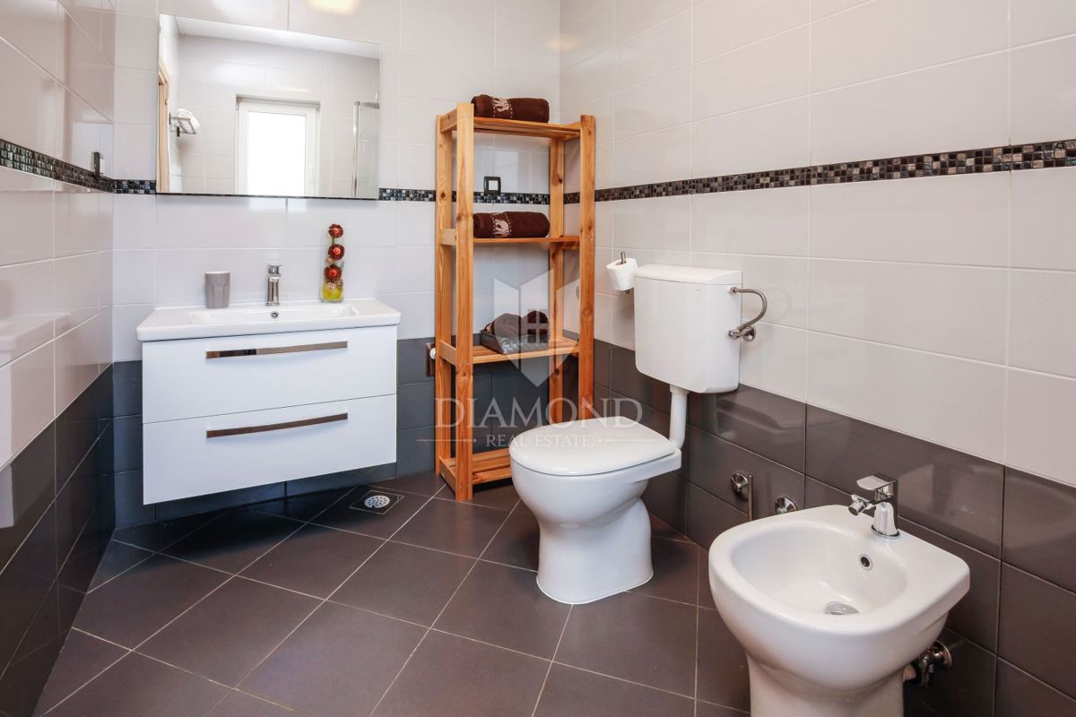 Casa con piscina, zona di Labin