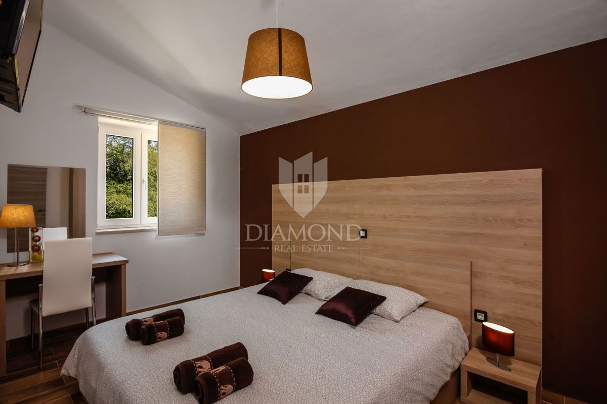 Casa con piscina, zona di Labin