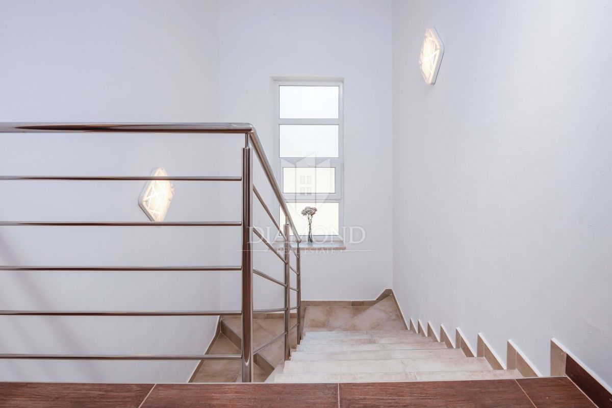 Casa con piscina, zona di Labin