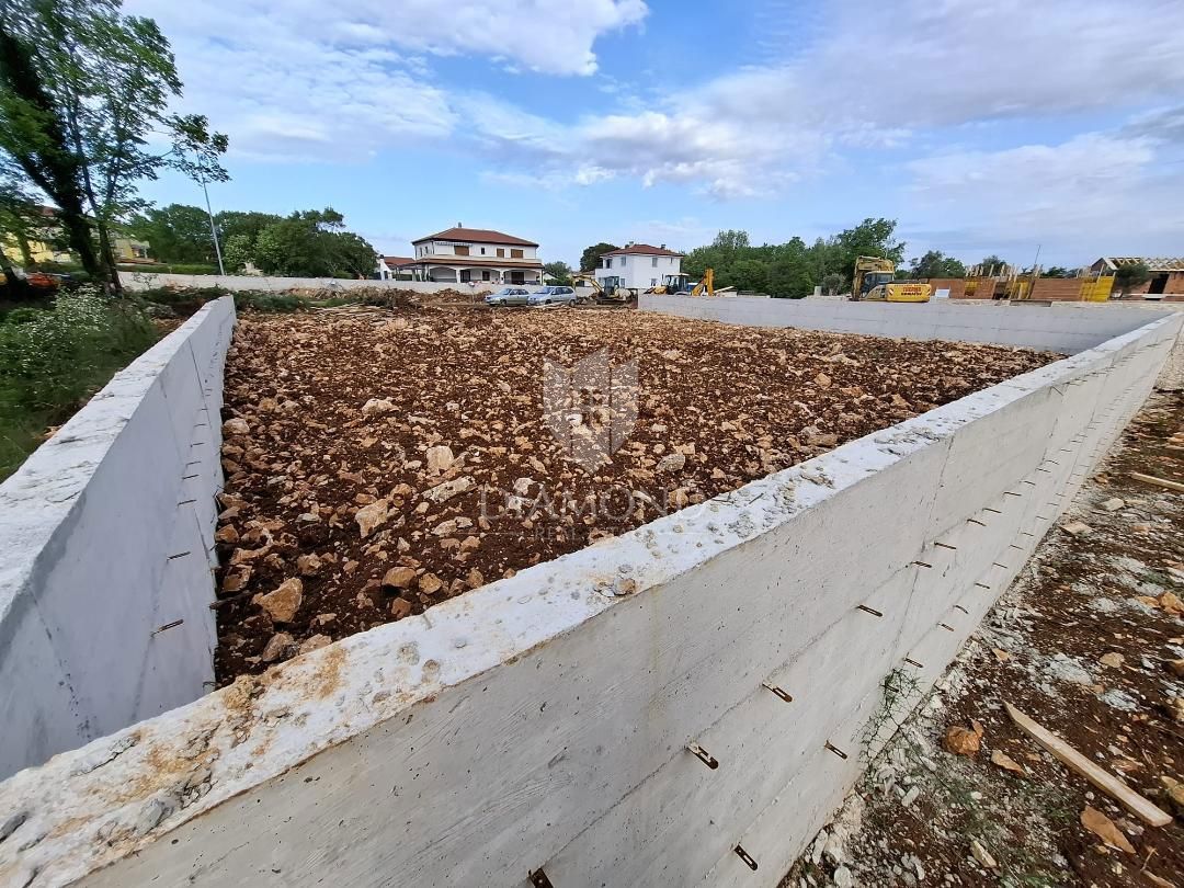 KRK, TERRA DI MALINSKA CON PROGETTO