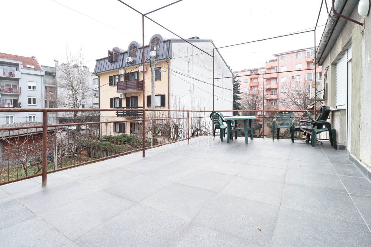 Zagabria, Trešnjevka Nord! Appartamento con tre camere da letto e due garage!