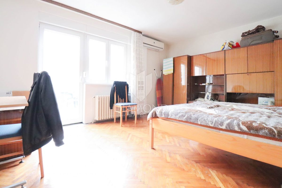 Zagabria, Trešnjevka Nord! Appartamento con tre camere da letto e due garage!