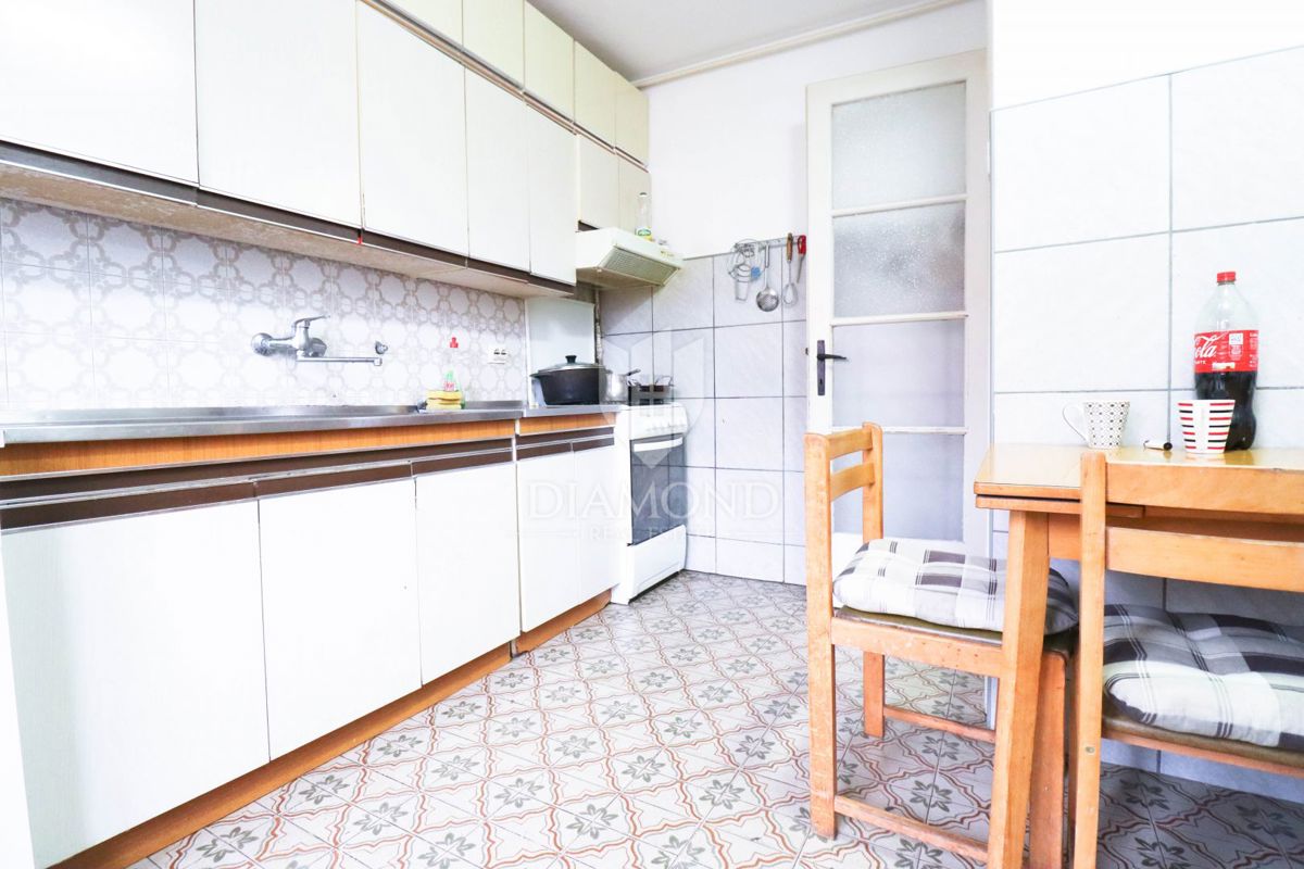 Zagabria, Trešnjevka Nord! Appartamento con tre camere da letto e due garage!