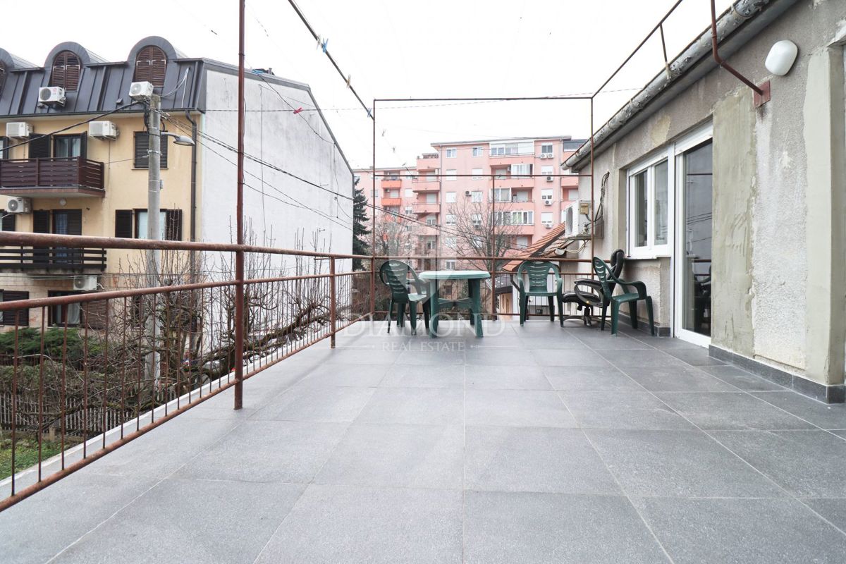 Zagabria, Trešnjevka Nord! Appartamento con tre camere da letto e due garage!