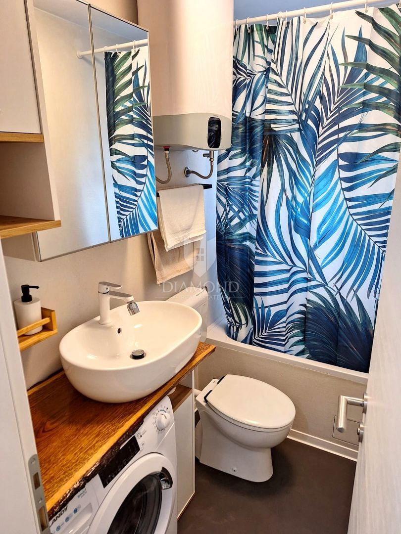 RIJEKA, DONJA VEŽICA- Appartamento con due camere da letto al 1° piano, ottima posizione