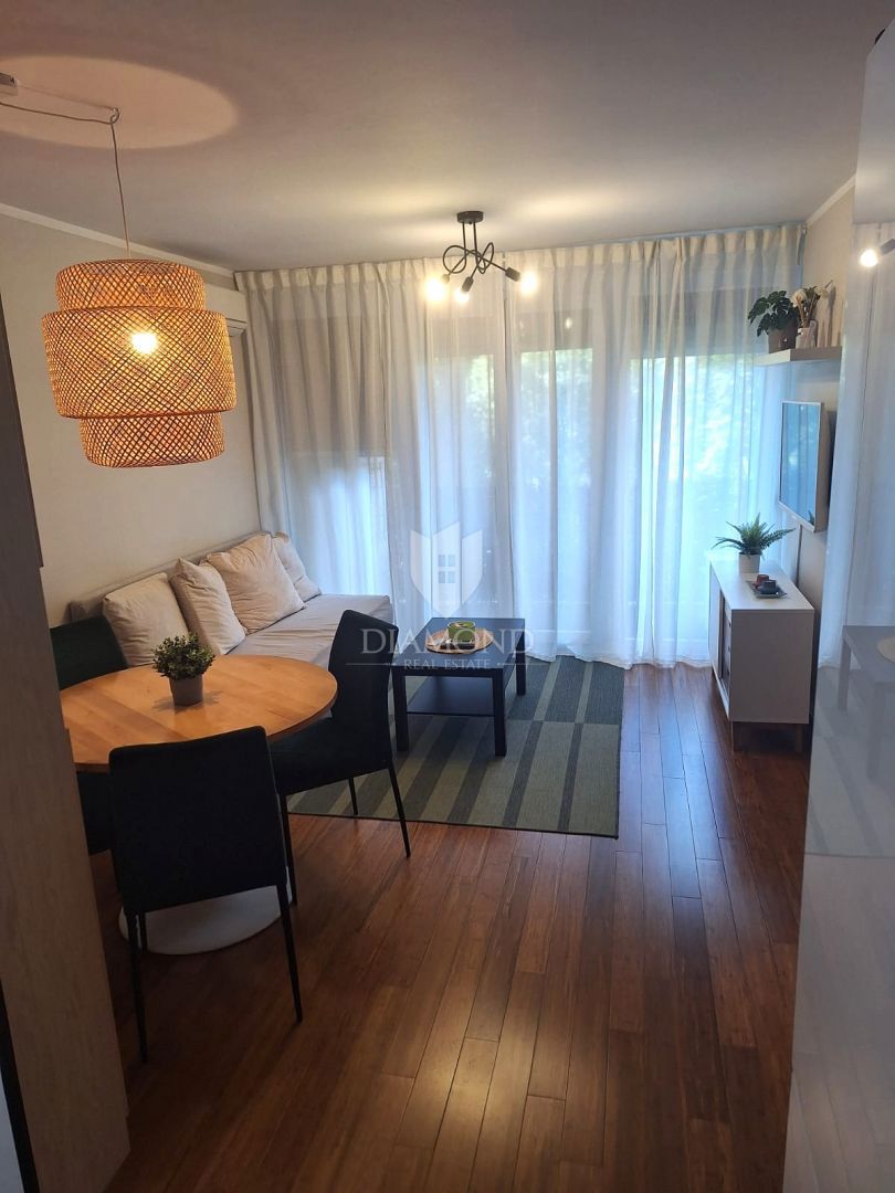 RIJEKA, DONJA VEŽICA- Appartamento con due camere da letto al 1° piano, ottima posizione