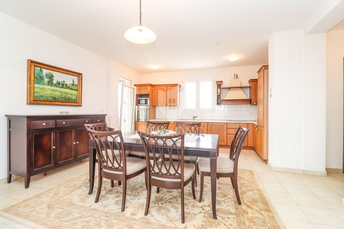 Pola, comfort a Valdebek: 86 m², arredato, 3 balconi