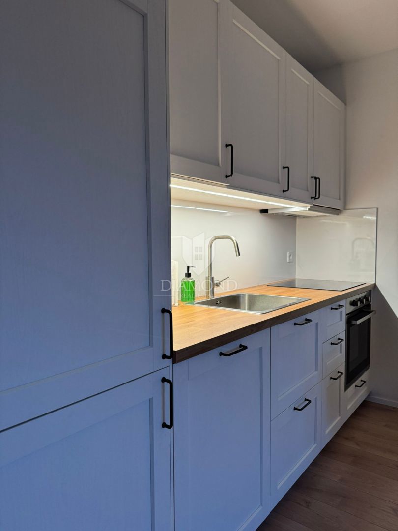 Bellissimo appartamento con balcone vicino a Pola!