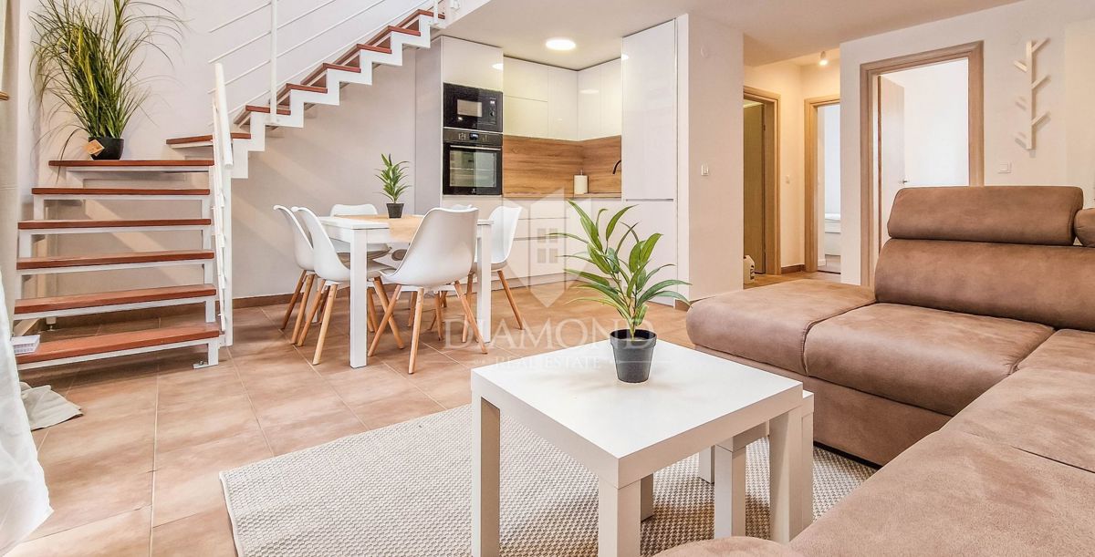 Umago, dintorni, appartamento 72 m2 con tre camere da letto, a 500 m dal mare