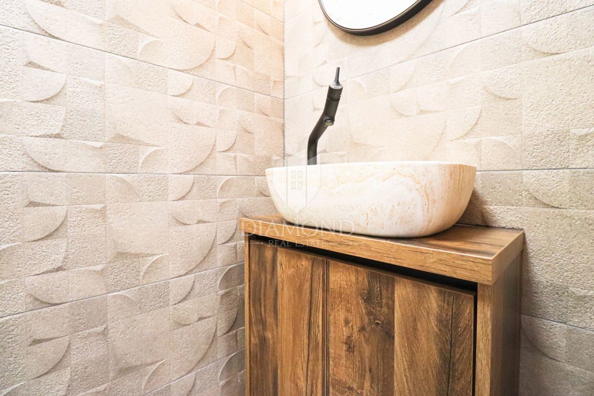 Zagabria, Sesvete! Appartamento con tre camere da letto completamente ristrutturato!