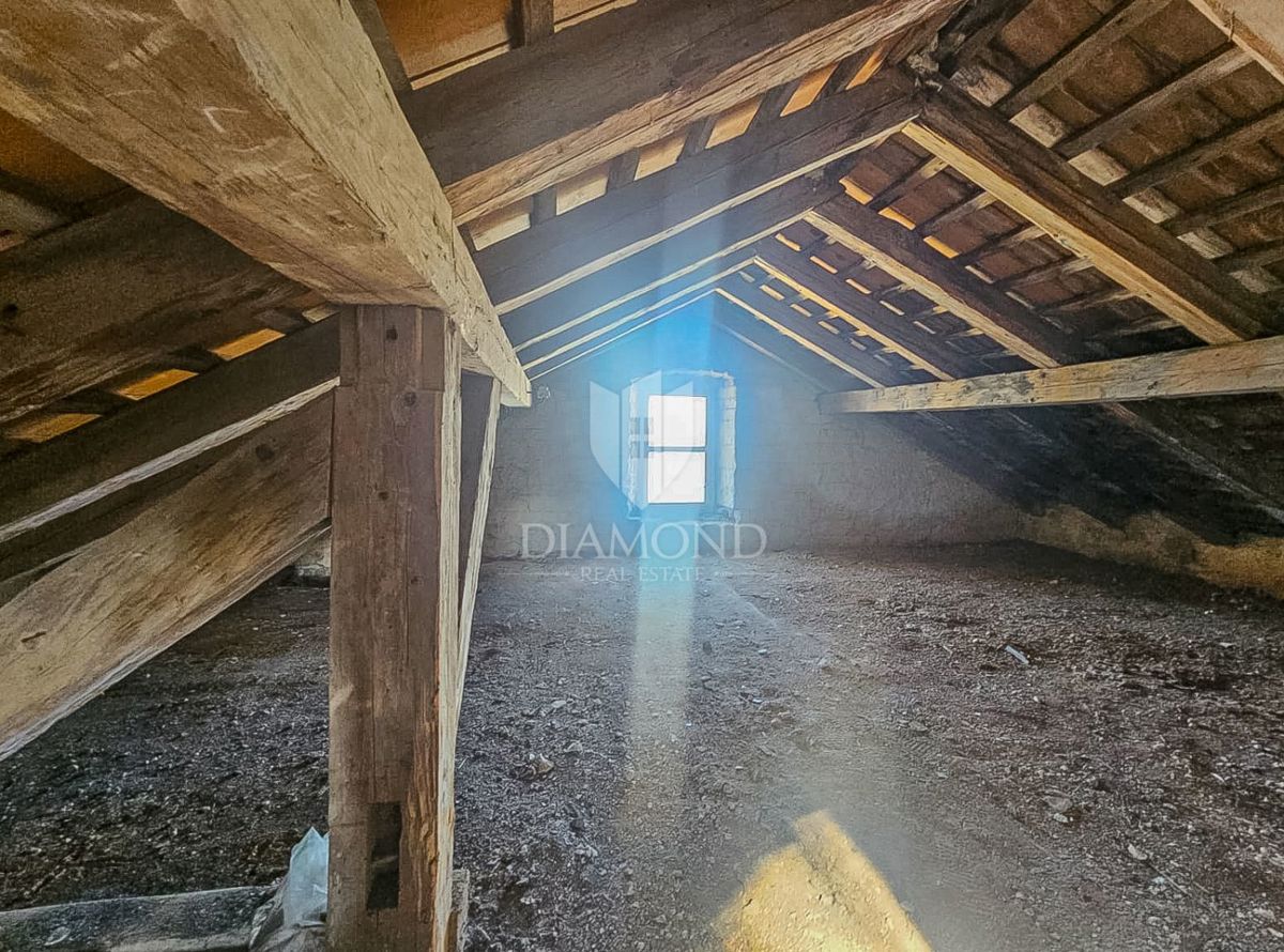 Buje, casa in pietra con 4 appartamenti, ideale come investimento!