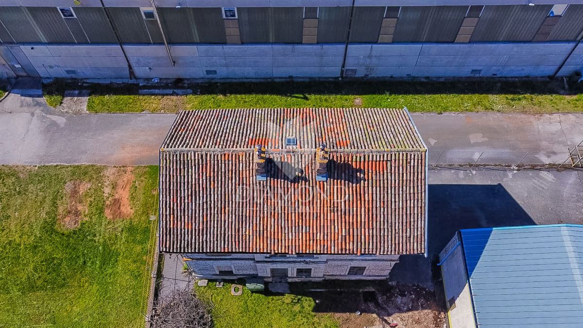 Buje, casa in pietra con 4 appartamenti, ideale come investimento!