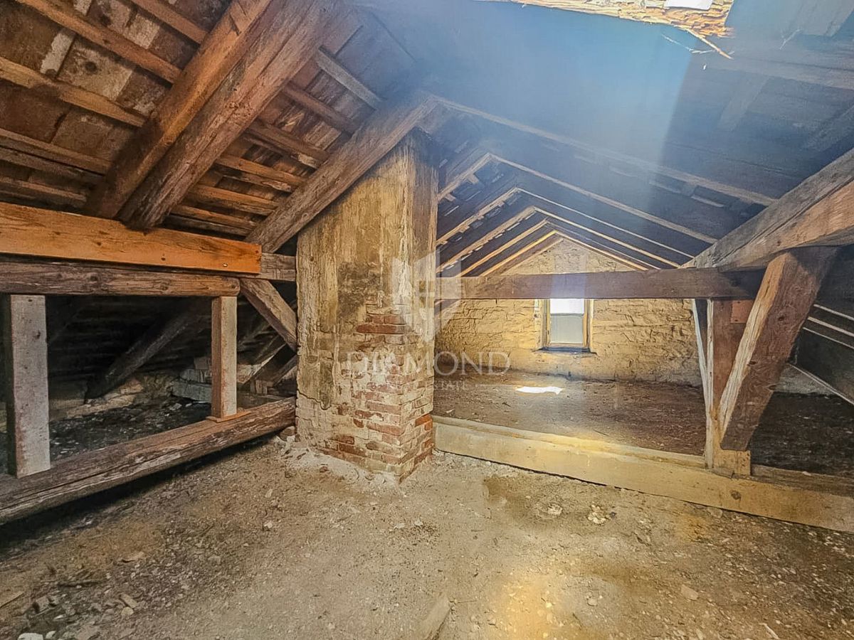 Buje, casa in pietra con 4 appartamenti, ideale come investimento!