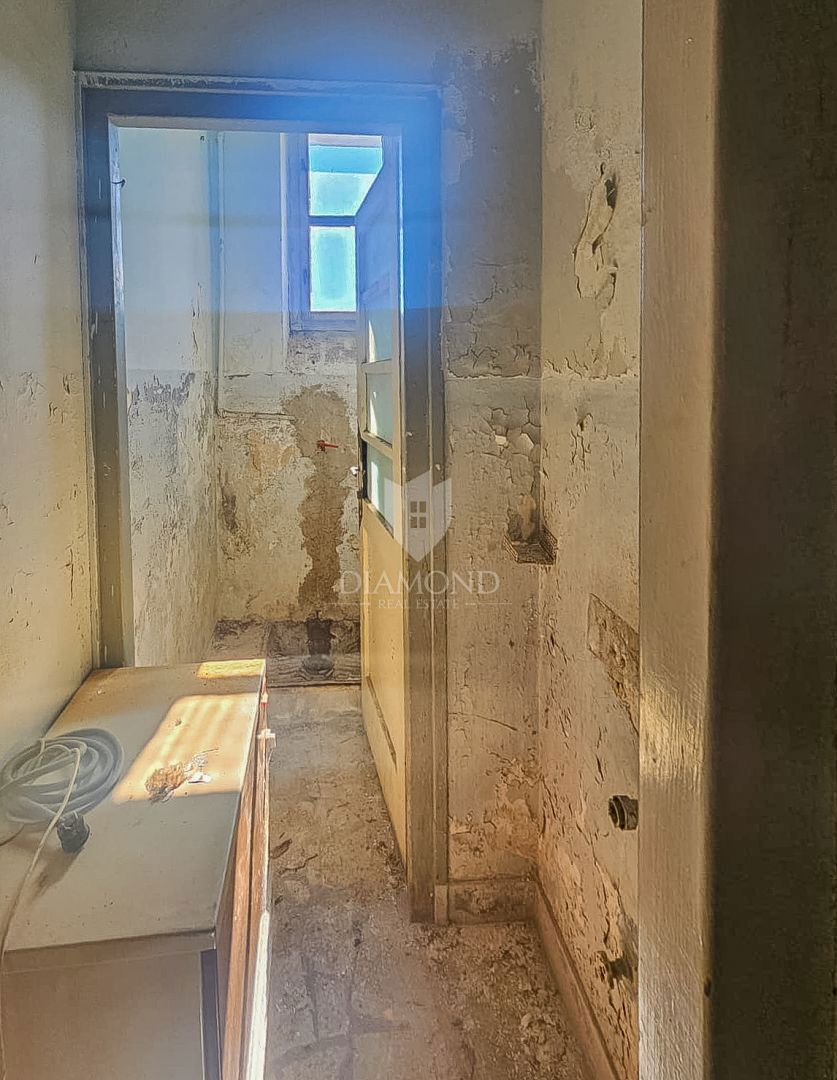 Buje, casa in pietra con 4 appartamenti, ideale come investimento!