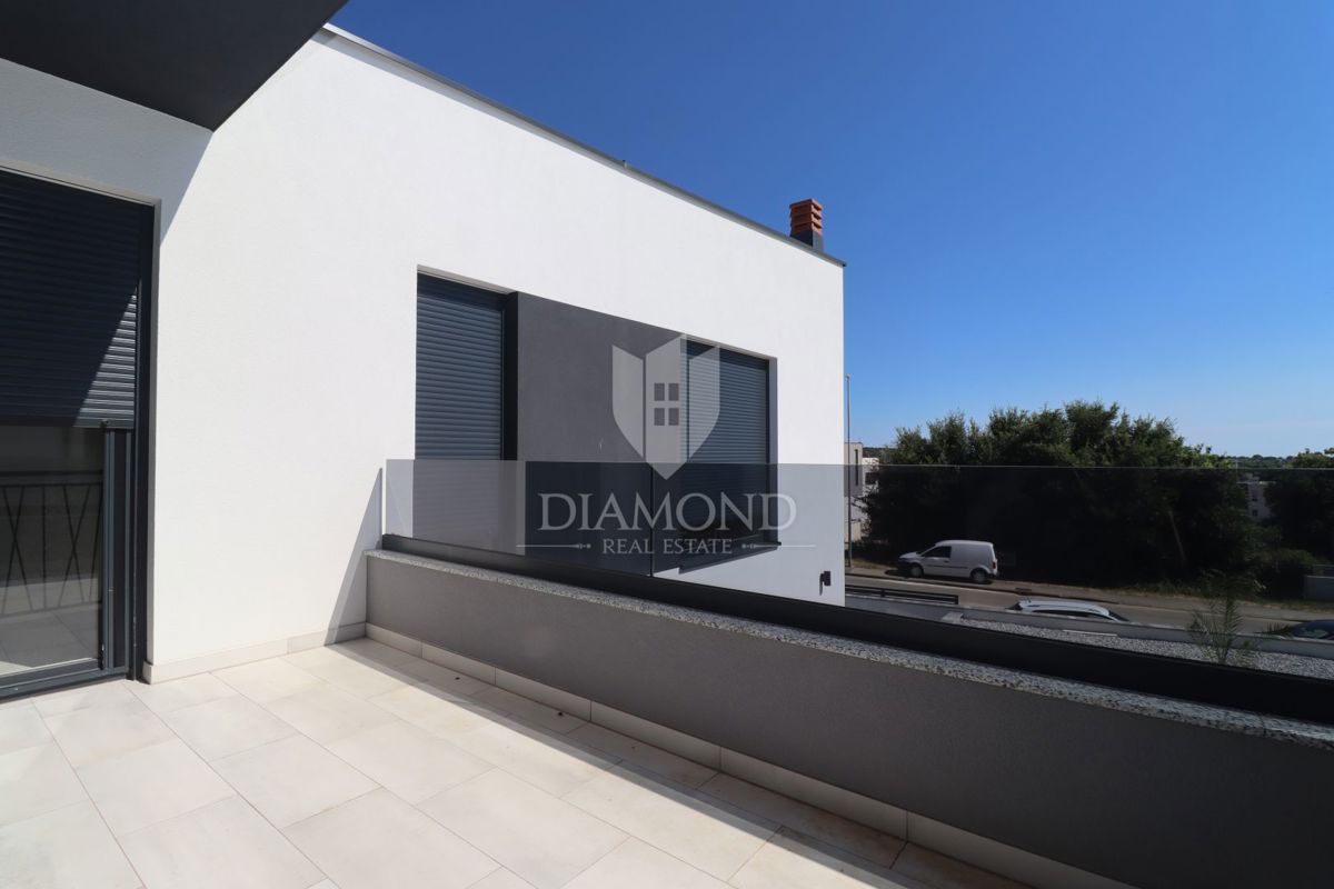 Nuova casa moderna con piscina – zona Medulin