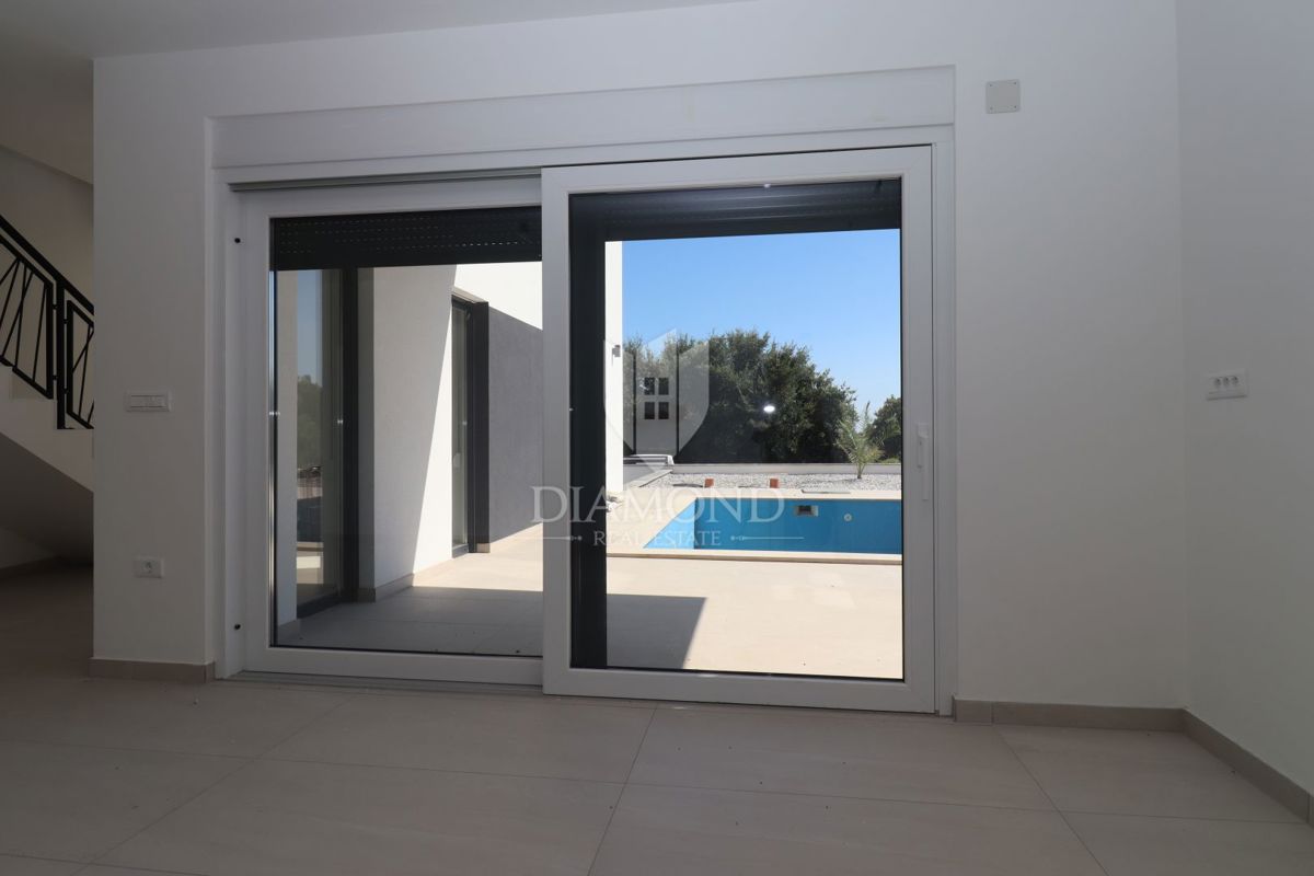 Nuova casa moderna con piscina – zona Medulin