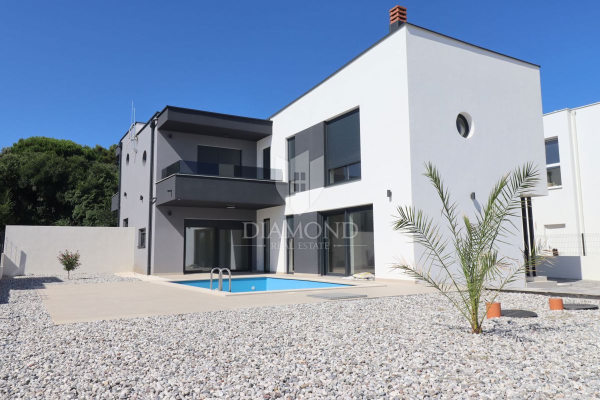 Nuova casa moderna con piscina – zona Medulin