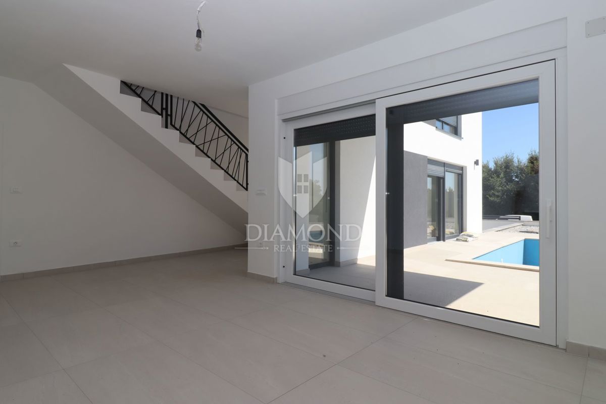 Nuova casa moderna con piscina – zona Medulin