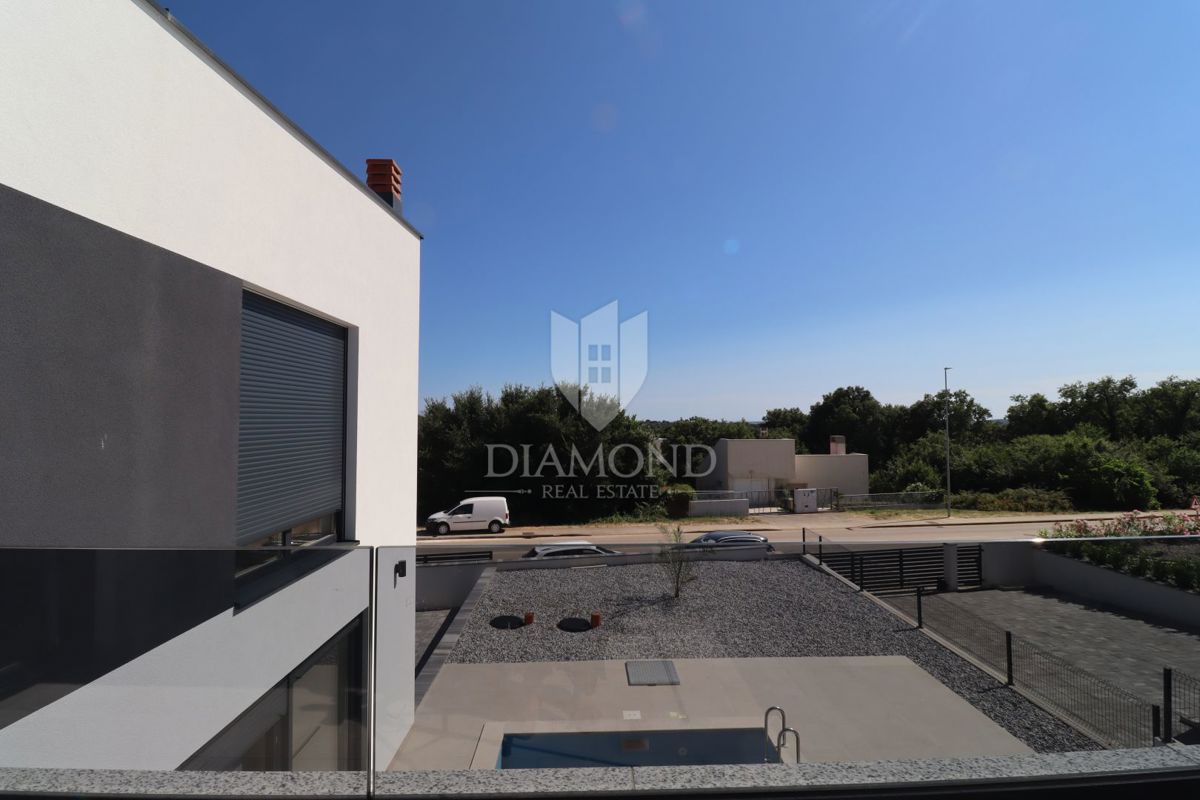 Nuova casa moderna con piscina – zona Medulin