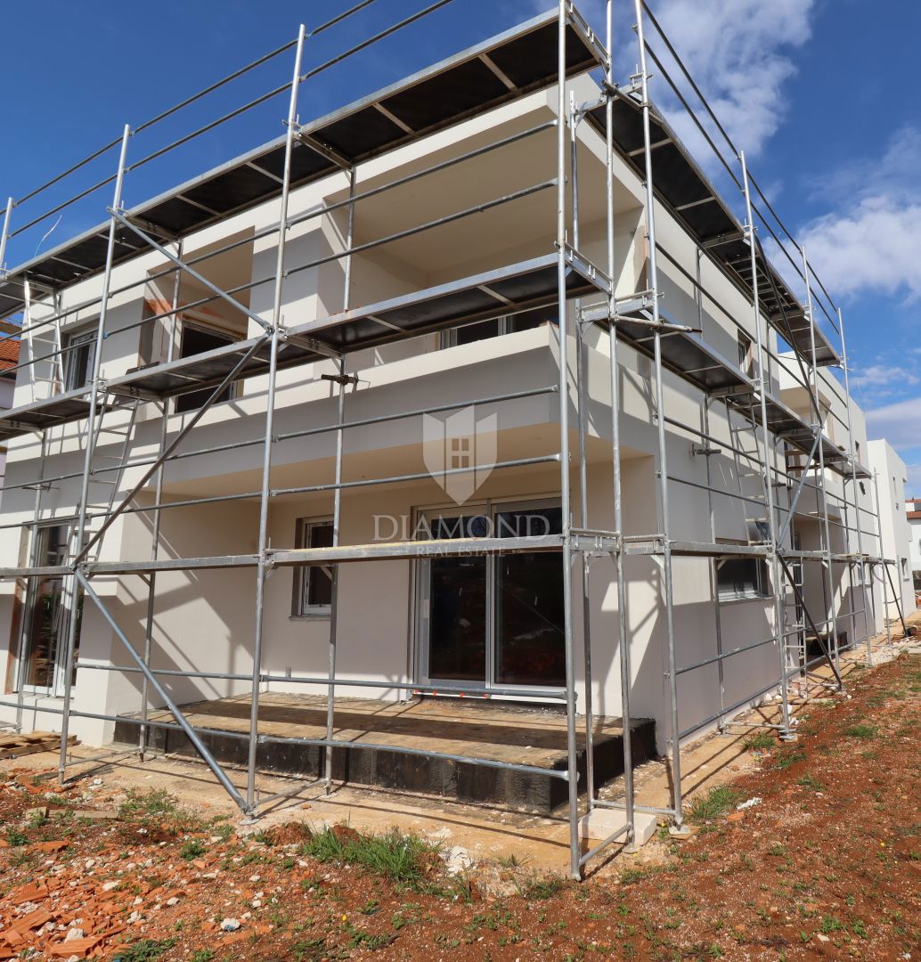 Esclusiva! Parenzo – casa a schiera al grezzo in posizione top