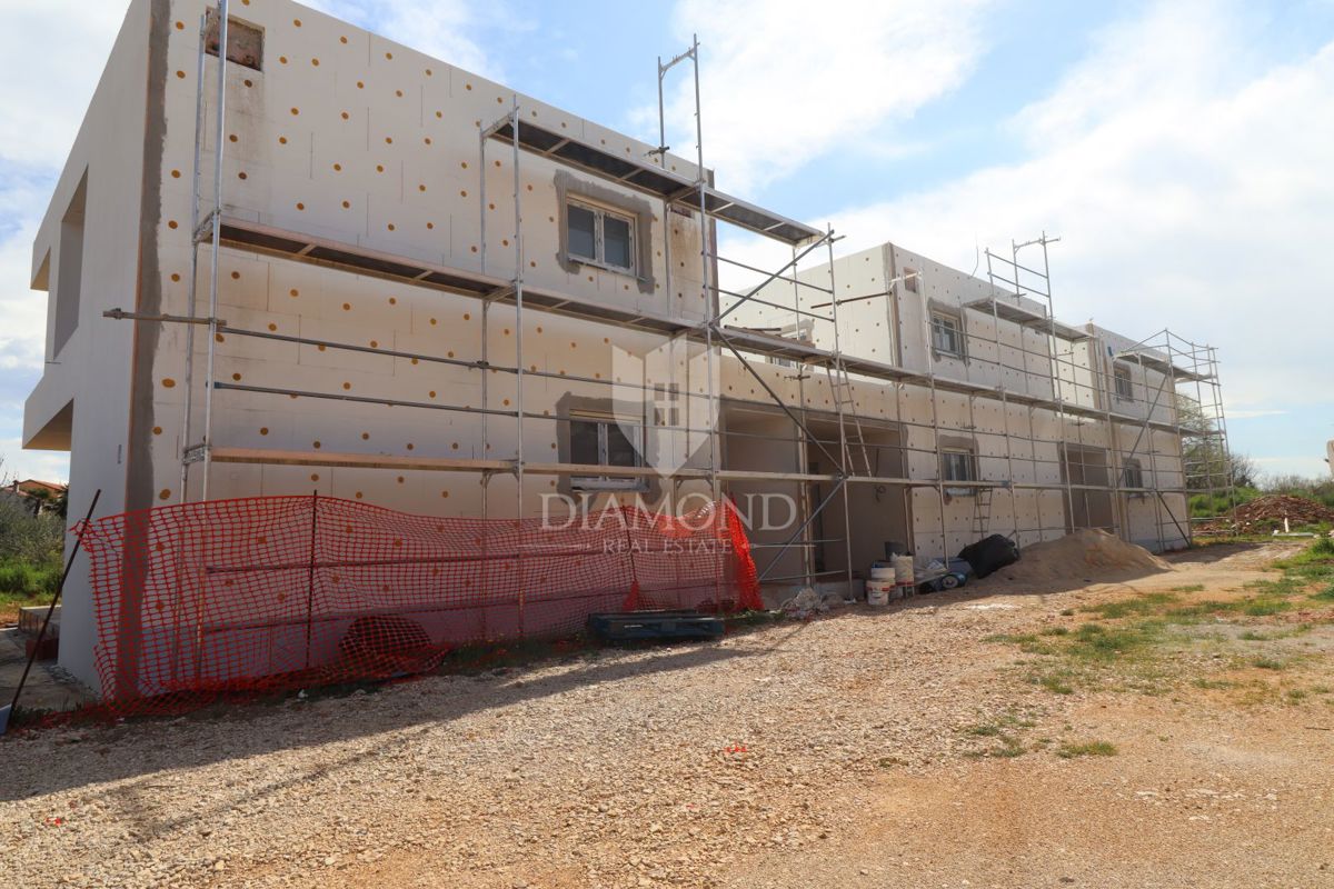 Esclusiva! Parenzo – casa a schiera al grezzo in posizione top