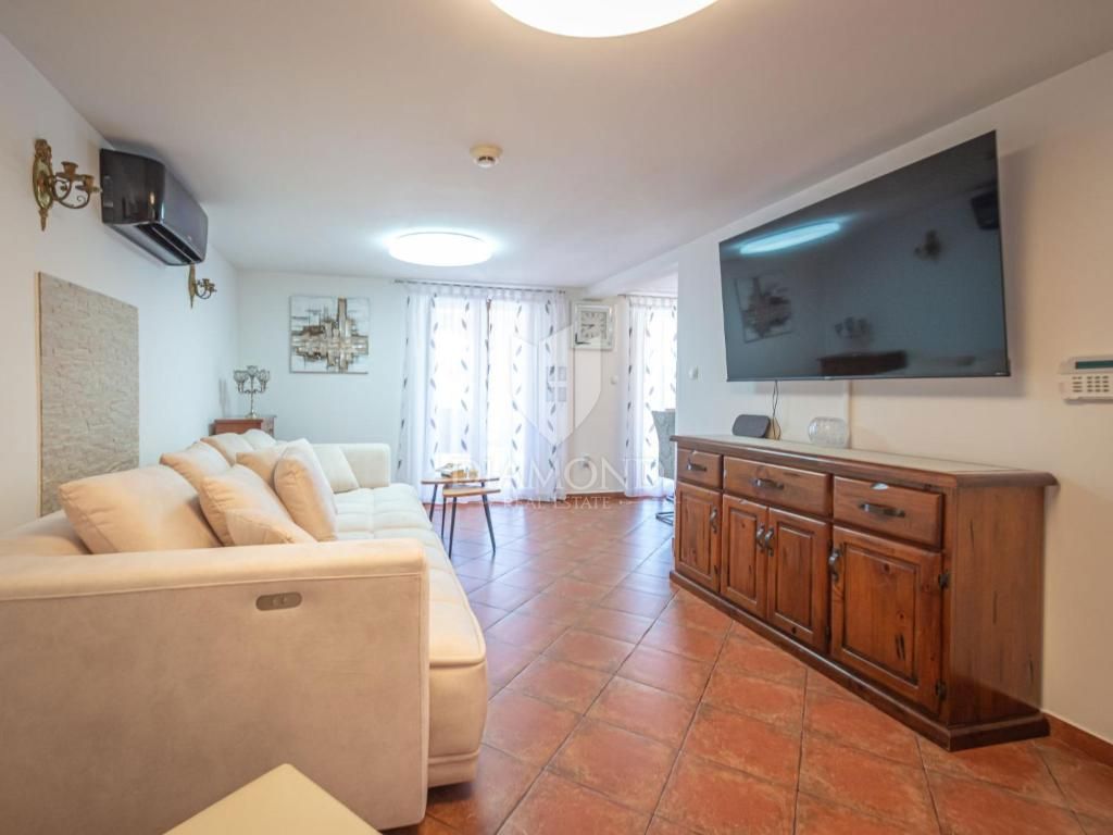 Pola, Valdebek - casa indipendente con 4 appartamenti e un ampio giardino